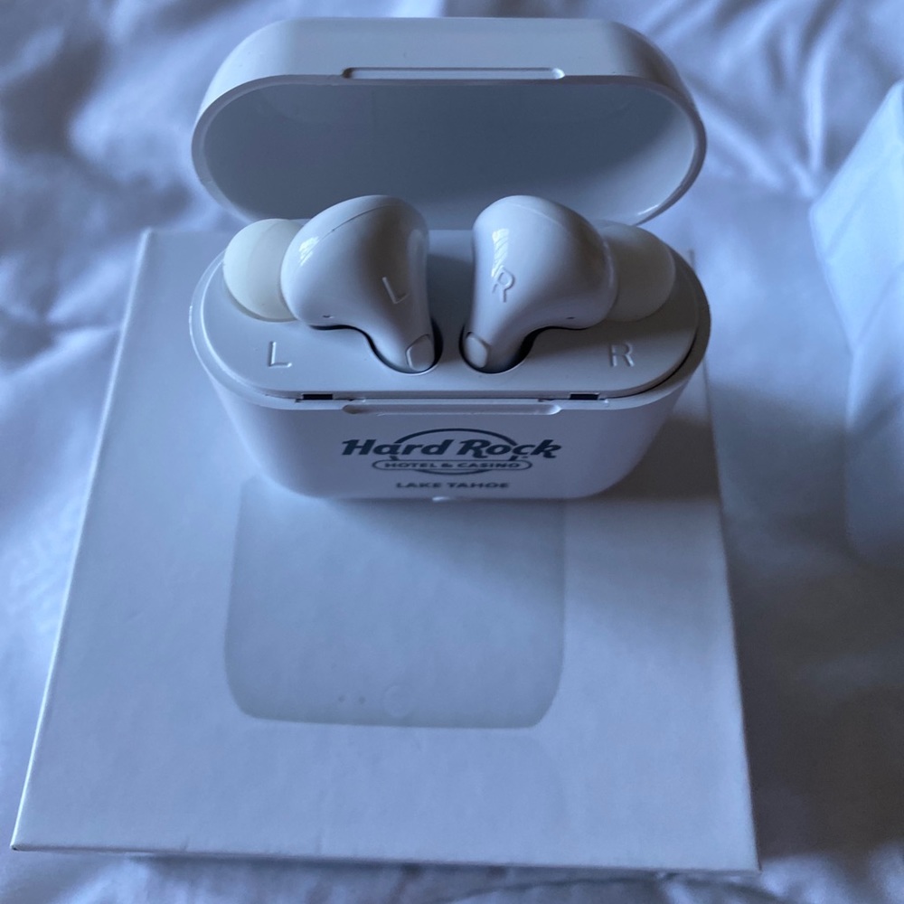 Essos Wireless Earbuds with Case